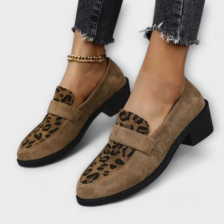 Hanne – Elegante damesko med leopardmønster
